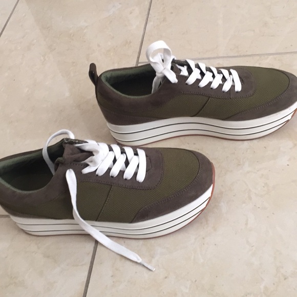 Shoes - Picture 5 of 6